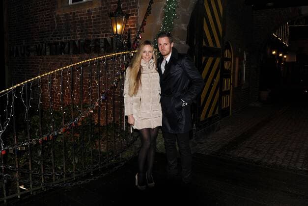 10-12-2012, Fussball, Saison 2012-2013, Weihnachtsfeier des FC Schalke 04 im Wasserschloss Wittringen, in Gladbeck. , Torhüter Ralf Fährmann mit seiner Freundin Henriette Hömke
