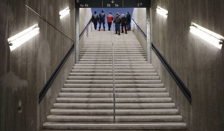 Fußball, Stadiongeschichte VfB Stuttgart Stuttgart , Fussball DFB Pokal Achtelfinale VFB Stuttgart Aufgang Treppe zu den Sitzplätzen in der Mercedes Benz Arena