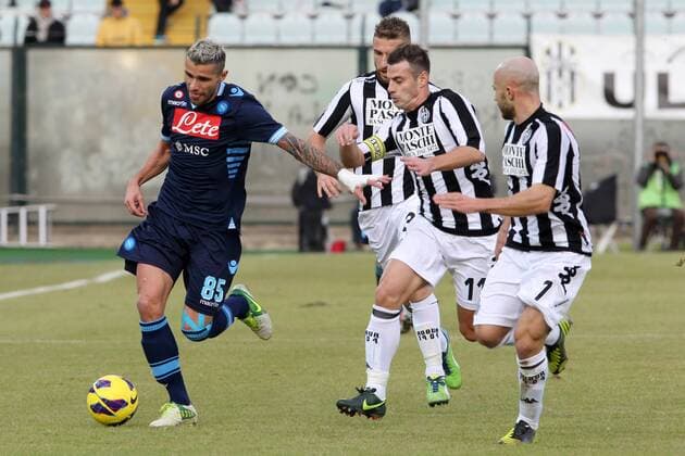 Emanuele Calaio (Siena) Valon Behrami (Napoli) - Siena, 22.12.2012 - Serie A 2012 2013 - AC Siena vs SSC Napoli -. lucaxpagliaricci