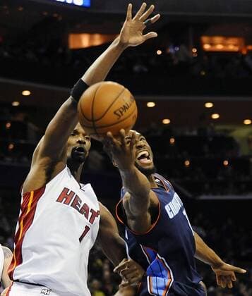 Dec 26, 2012 - Charlotte, North Carolina, U.S. - Charlotte Bobcats KEMBA WALKER, right, tries to shoot from underneath the Miami Heat s CHRIS BOSH during the first half at Time Warner Cable Arena. NBA Basketball Herren USA 2012 - Heat Beat Bobcats 105-92  - ZUMA