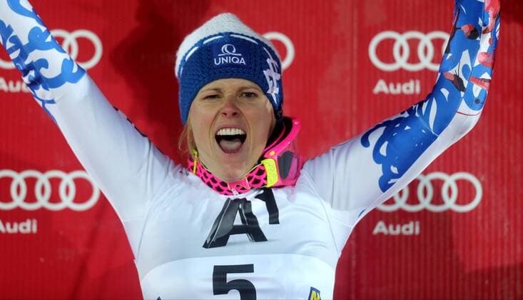 SKI ALPIN - FIS WC Semmering, Slalom, Damen SEMMERING,AUSTRIA,29.DEZ.12 - SKI ALPIN - FIS Weltcup, Slalom der Damen, Nachtslalom, Siegerehrung. Bild zeigt den Jubel von Veronika Velez Zuzulova (SVK). 