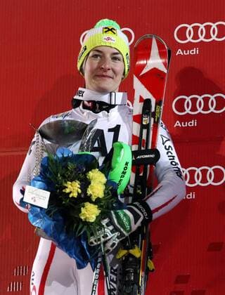 SKI ALPIN - FIS WC Semmering, Slalom, Damen SEMMERING,AUSTRIA,29.DEZ.12 - SKI ALPIN - FIS Weltcup, Slalom der Damen, Nachtslalom, Siegerehrung. Bild zeigt Kathrin Zettel (AUT). 