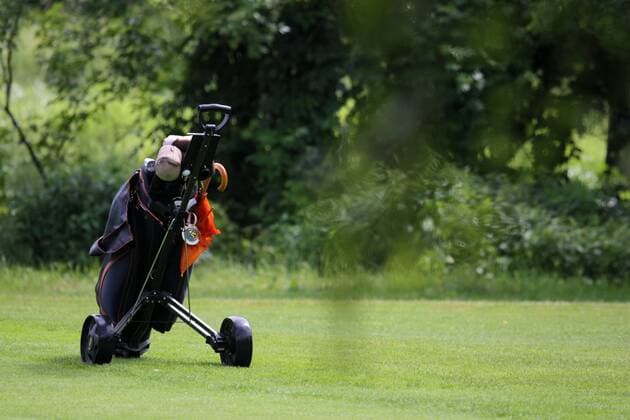 Golf, Freizeitsport, Golfsport, Golfbag, bag, Wagen, Sport, draussen, tagsüber, Aussenansicht,