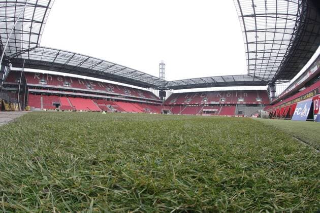 1. FC Köln Rheinenergiestadion Gebäude Neuer Rasen 11.02.2009 Sport