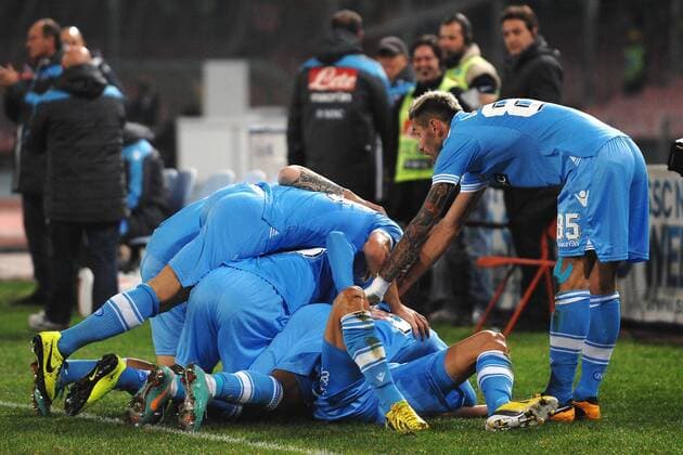 Jubel Edinson Cavani Napoli 1-0.Goal celebration .Roma 6 1 2013 Stadio San Paolo.Football Calcio 2012 2013 Campionato Italiano Serie A.SSC Neapel Vs AS Rom . andreaxstaccioli