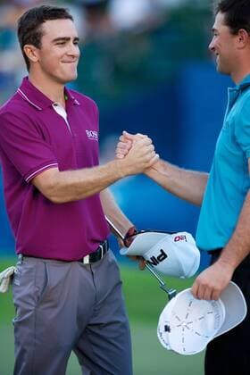 Jan. 10, 2013 - Honolulu, HI, USA - January 10, 2013: Luke Guthrie congratulates Scott Langley, the leader after the first round of the Sony Open at Waialae Country Club in Honolulu, HI. PGA Golf Herren Golf: Sony Open JAN 10 - ZUMAc04