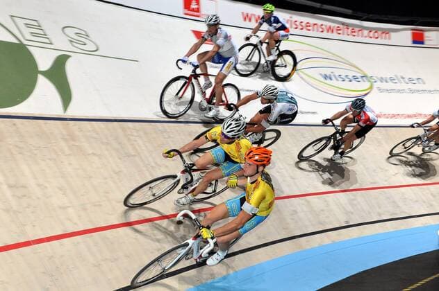 Martin Blaha und Jiri Hochmann (vorn von oben) vom Team 12 beim Bremer 6-Tage-Rennen in ÖVB Arena (ehemals Stadthalle) am 10.01.2013. Sixdays in Bremen