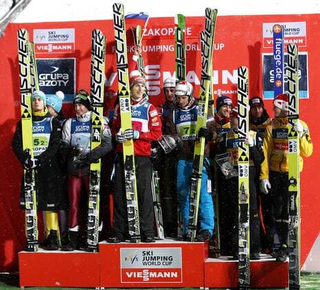 SKI NORDISCH - FIS WC Zakopane ZAKOPANE,POLEN,11.JAN.13 - SKI NORDISCH, SKISPRINGEN - FIS Weltcup der Herren, Teambewerb, Siegerehrung. Bild zeigt die Teams von Polen, Slowenien und Österreich. 