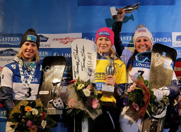 SNOWBOARD - FIS WC Bad Gastein, PSL, Damen BAD GASTEIN,AUSTRIA,11.JAN.13 - SNOWBOARD - FIS Weltcup, Parallel Slalom der Damen, Siegerehrung. Bild zeigt Marion Kreiner (AUT), Amelie Kober (GER) und Claudia Riegler (AUT). Keywords: Pokal. 