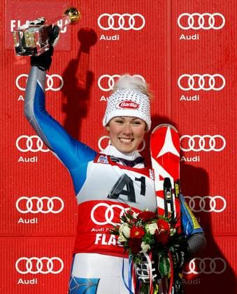 SKI ALPIN - FIS WC Flachau, Slalom, Damen FLACHAU,AUSTRIA,15.JAN.13 - SKI ALPIN - FIS Weltcup, Slalom der Damen, Nachtslalom, Siegerehrung. Bild zeigt den Jubel von Mikaela Shiffrin (USA). Keywords: Pokal. 
