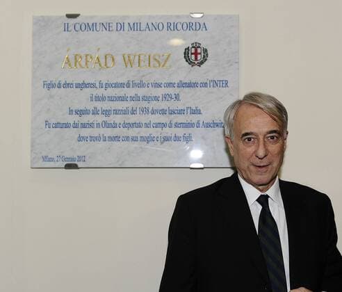 Db Milano 15 01 2013 - coppa Italia Inter-Bologna Before kickoff, representatives of both clubs honored Hungarian coach Arpad Weisz, who guided Inter to one league title and Bologna to two in the 1920s and 1930s. Weisz, who was Jewish, died at the Auschwitz concentration camp in Poland during World War II. Giuliano Pisapia 