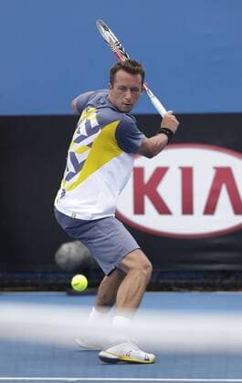 Australian Open 2013, Melbourne Park,ITF Grand Slam Tennis Tournament, Philipp Kohlschreiber (GER),,Aktion,Einzelbild,Ganzkoerper,Hochformat,