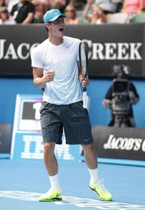 Australian Open 2013, Melbourne Park,ITF Grand Slam Tennis Tournament, Bernard Tomic (AUS) macht die Faust und jubelt nach seinem Sieg,Jubel,Emotion,Einzelbild,Ganzkoerper,Hochformat,
