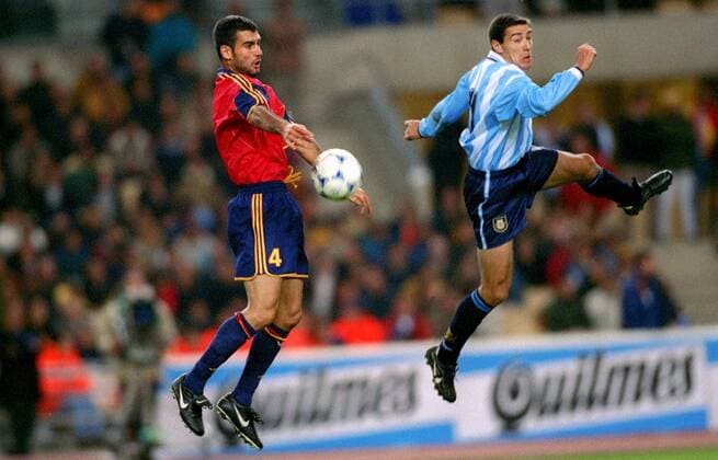 GUARDIOLA, Spain national team football player, Barcelona (Barca) midfielder, controls ball, close to Kily Gonzalez, Argentina football player, Valencia midfielder. Spain - Argentina Friendly. Olimpic stadium, Sevilla. 17-11-1999. 