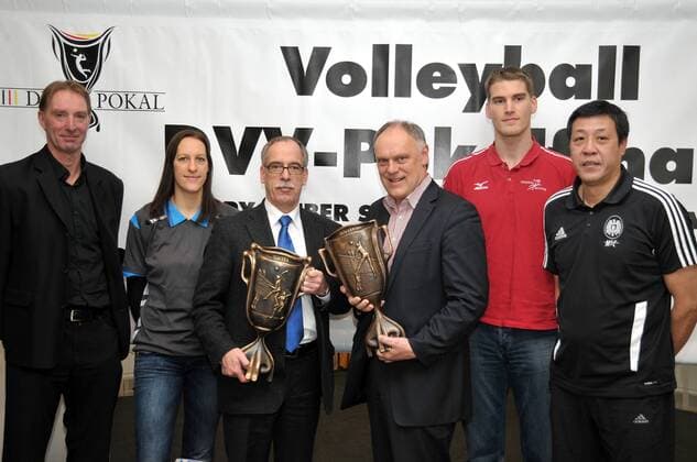17-01-2013 pmk MU110382 Volleyball DVV-Pokalfinale Saison 2012 2013 Pressekonferenz Teun BUJIS -Trainer- Schwerin Regina BURCHARDT Wiesbaden Jürgen D. BEHNKE -Vertriebsdir- Christinen Brunnen Horst ERPENBECK -Marketingl. GWW Christian DÜNNES Haching Chang Cheng LIU -Trainer- Moers