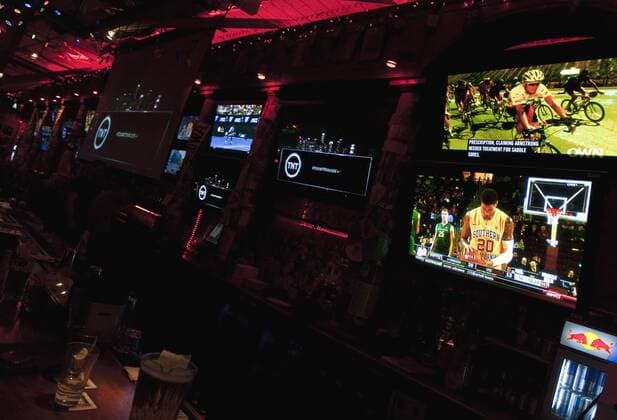 Jan. 17, 2013 - Santa Monica, California, US - Barney s Beanery bar and restaurant broadcasts the Oprah Winfrey interview with Lance Armstrong (upper right) in which Armstrong confesses to have engaged in doping during his cycling career. Lance Armstrong Interviewed by Oprah Winfrey - ZUMAce6