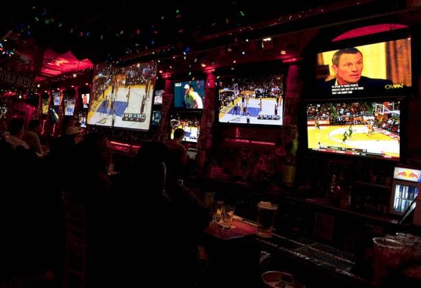 Jan. 17, 2013 - Santa Monica, California, US - Barney s Beanery bar and restaurant broadcasts the Oprah Winfrey interview with Lance Armstrong (upper right) in which Armstrong confesses to have engaged in doping during his cycling career. Lance Armstrong Interviewed by Oprah Winfrey - ZUMAce6