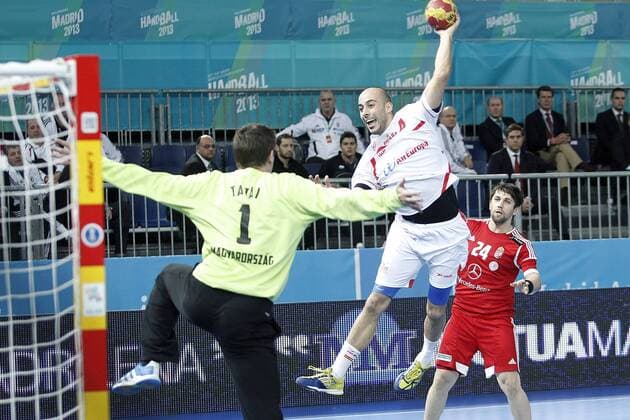 Hungary s Peter Tatai (l) and Attila Vadkerti (r) and Spain s Albert Rocas during 23rd Men s Handball World Championship preliminary round match Hungary v Spain.January 17,2013.  (20227339)