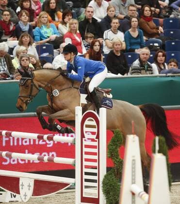 Leipzig Messegelände 19.01.2013 Internat. Reitturnier Partner Pferd hier Stil-Springen Kl. M mit Pferdewechsel Goldener Sattel (HGW-Nachwuchsförderpreis): Vanessa Borgmann (GER) und Carisma