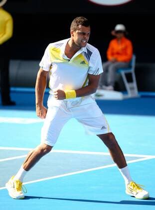 Australian Open 2013, Melbourne Park,ITF Grand Slam Tennis Tournament,Jo-Wilfried Tsonga (FRA) macht die Faust und jubelt nach seinem Sieg,Jubel,Emotion, Einzelbild,Ganzkoerper,Hochformat,Grimasse,