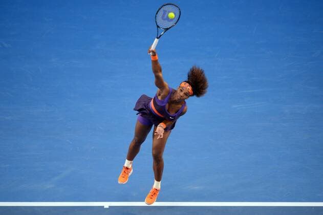 (130121) -- MELBOURNE, Jan. 21, 2013 (Xinhua) -- Serena Williams of the United States serves during the women s singles match at the Australian Open tennis tournament in Melbourne, Australia, Jan. 21, 2013. (Xinhua Chen Xiaowei) (jyc) AUSTRALIA-MELBOURNE-TENNIS-WOMEN S SINGLES 