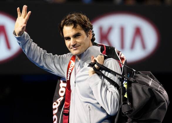 (130121) -- MELBOURNE, Jan. 21, 2013 (Xinhua) -- Roger Federer of Switzerland waves to the audience after his 4th round men s singles match at 2013 Australian Open tennis tournament in Melbourne, Australia, Jan. 21, 2013. (Xinhua Bai Xue) (jyc) AUSTRALIA-MELBOURNE-TENNIS-MEN S SINGLES 