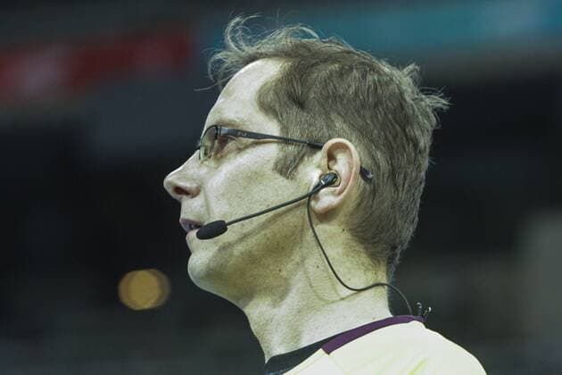 Spanien, Barcelona, Palau Sant Jordi, Achtelfinale, Polen - Ungarn, Schiedsrichter Marcus Helbig(GER) mit Headset