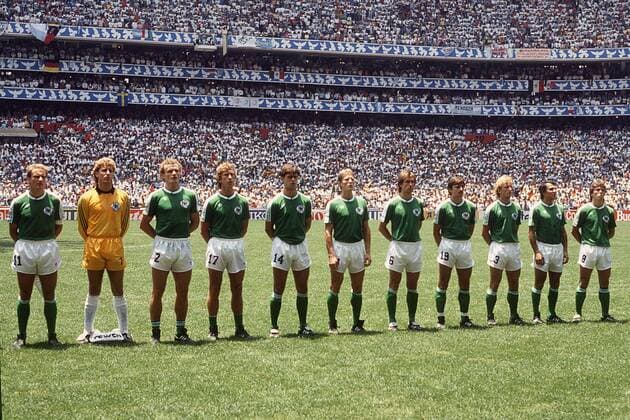 Mexico City - Mannschaftsbild BR Deutschland - Lothar Matthäus, Felix Magath, Andreas Brehme, Klaus Allofs, Norbert Eder, Karl Heinz Förster, Thomas Berthold, Ditmar Jacobs, Hans Peter Briegel, Harald Schumacher, Karl Heinz Rummenigge