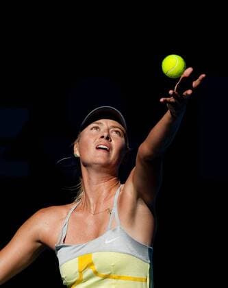(130122) -- MELBOURNE, Jan. 22, 2013 (Xinhua) -- Russia s Maria Sharapova serves during the women s singles quarterfinal at the Australian Open tennis tournament in Melbourne, Australia on Jan. 22, 2013. (Xinhua Bai Xue) (hy) AUSTRALIA-MELBOURNE-TENNIS-AUSTRALIAN OPEN-WS-QUARTERFINAL 