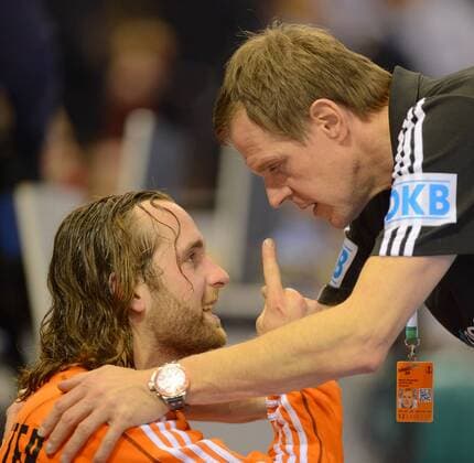 Handball Zaragoza 23.01.2013 Weltmeisterschaft der Herren Viertelfinale Spanien (ESP) - Deutschland (GER Michael Heuberger (Deutschland, Trainer) Silvio Heinevetter (Deutschland, TW, No.12)