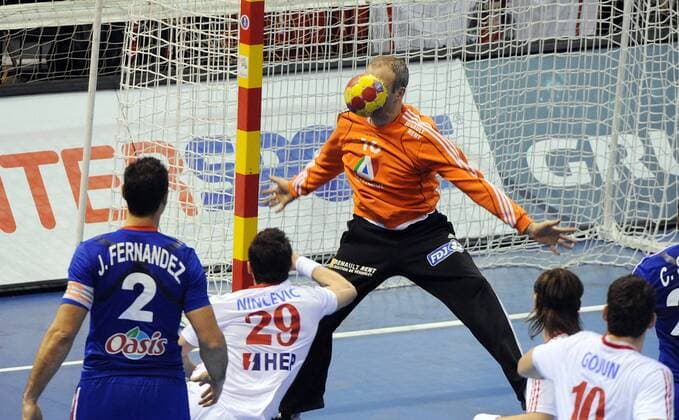 Saragossa, Pabellon Principe Felipe, Spanien, 23.1.2013 Männer-Handball-Weltmeisterschaft, Viertelfinale Frankreich - Kroatien Ivan NINCEVIC, CRO gegen OMEYER Thierry, FRA Foto und alle