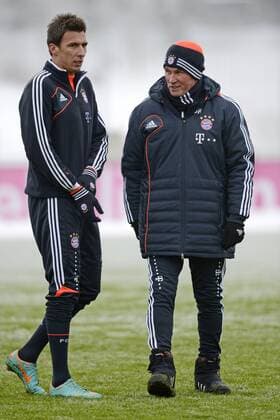24.01.2013, Fussball 1.Bundesliga 2012 2013, Training FC Bayern München an der Säbener Strasse. v.li: Mario Mandzukic (Bayern München) und Trainer Jupp Heynckes (Bayern München).