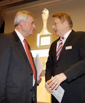Stuttgart, GER, Verleihung Trainerpreis Baden-Württemberg 2012 , von links: Dietmar Schmidt-Volkmar ( Präsident LSV Baden-Württemberg ) Dr. Wolfgang Drexler ( MdL Baden-Württemberg )
