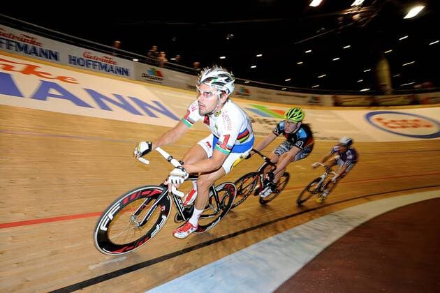 Kenny DE KETELE ( BEL ) im Trikot des amtierenden Weltmeisters im 2 Mannschaftsfahren - Aktion - quer - Event: Berliner Sechstagerennen - Sixdays Berlin 2013 - Location: Velodrom Berlin - Deutschland - Europa - Datum: 24.01.2013