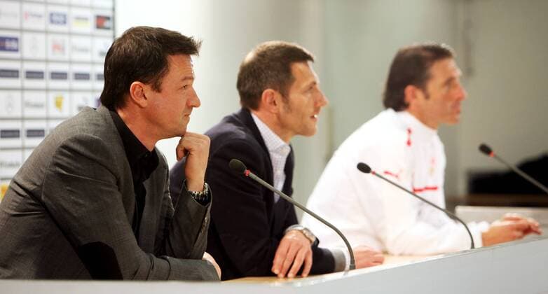 25.01.2013, Stuttgart, Fußball 1. Bundesliga Saison 2012 - 2013 VfB Stuttgart, Pressekonferenz des VfB Stuttgart, v.l. Sportdirektor Fredi Bobic, Mediendirektor Marcus Max Jung, Trainer Bruno Labbadia