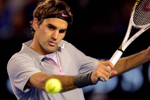 (130125) -- MELBOURNE, Jan. 25, 2013 (Xinhua) -- Roger Federer of Switzerland returns the ball during the men s singles semifinal match at the 2013 Australian Open tennis tournament in Melbourne, Australia, Jan. 25, 2013 (Xinhua Chen Xiaowei) (jyc) AUSTRALIA-MELBOURNE-TENNIS-MEN S SINGLES-SEMIFINAL 