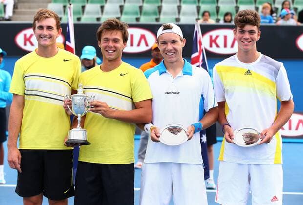 Australian Open 2013, Melbourne Park,ITF Grand Slam Tennis Tournament,Junioren Doppel,Endspiel,Finale, Siegerehrung, , L-R. Sieger Bradley Mousley Jay Andrijic (beide AUS) und die Finalisten Lucas Miedler (AUT) Maximilian Marterer (GER) mit Pokal,Halbkörper,Querformat,