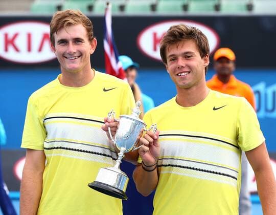 Australian Open 2013, Melbourne Park,ITF Grand Slam Tennis Tournament,Junioren Doppel,Endspiel,Finale, Siegerehrung, , L-R. Sieger Bradley Mousley und Jay Andrijic (beide AUS) mit Pokal, Halbkörper,Querformat,