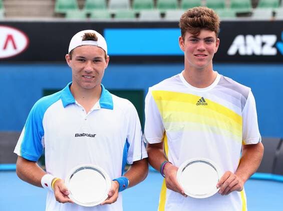Australian Open 2013, Melbourne Park,ITF Grand Slam Tennis Tournament,Junioren Doppel, Endspiel,Finale, Siegerehrung, , L-R. Lucas Miedler (AUT) und Maximilian Marterer (GER) mit Pokal. Halbkörper,Querformat,