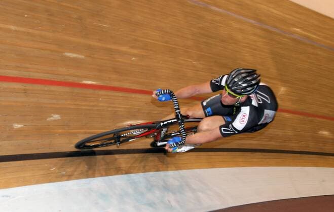 Peter Schep, NED, Einzelbild, Dynamik, Kraft, Kurvenfahrt, quer 102. Berliner Sechstagerennen, Sechstagerennen, 6-Tagerennen, Radsport, sixdays, Hallenradsport, Radrennen, Deutschland, Germany, Berlin, 25.1.2013, Velodrom