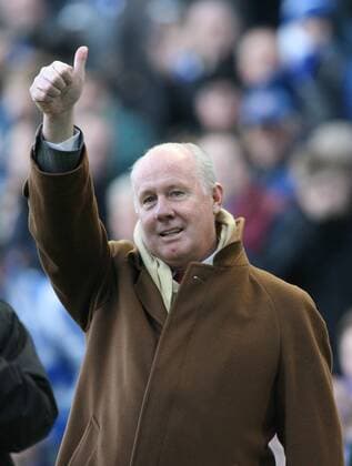 Fußball, Trainerhistorie Brighton & Hove Albion von 1901 bis heute Football - 2012 2013 FA Cup - Fourth Round: Brighton and Hove Albion vs. Arsenal Liam Brady is introduced to the crowd at half time at The American Express Community Stadium 