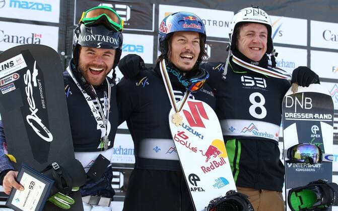 SNOWBOARD - FIS WM Stoneham, SBX, Herren STONEHAM,KANADA,26.JAN.13 - SNOWBOARD - FIS Weltmeisterschaften Stoneham, Boarder Cross, Snowboardcross, Herren, Siegerehrung. Bild zeigt Markus Schairer (AUT), Alex Pullin (AUS) und Stian Sivertzen (NOR). Keywords: Medaille. 