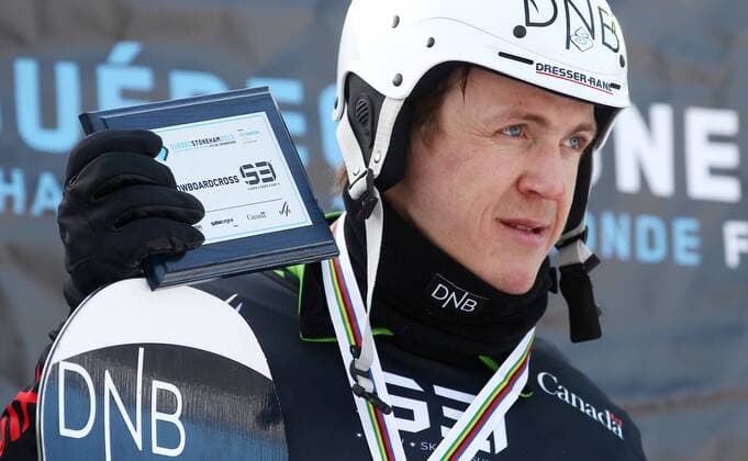 SNOWBOARD - FIS WM Stoneham, SBX, Herren STONEHAM,KANADA,26.JAN.13 - SNOWBOARD - FIS Weltmeisterschaften Stoneham, Boarder Cross, Snowboardcross, Herren, Siegerehrung. Bild zeigt Stian Sivertzen (NOR). 