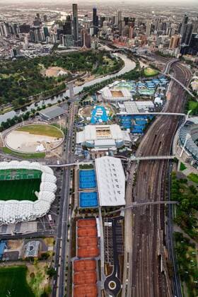 Australian Open 2013, Melbourne Park,ITF Grand Slam Tennis Tournament, Melbourne Park Stadion Uebersicht aus der Luft im Hintergrund Melbourne Stadt und der Yarra River,,Hochformat,