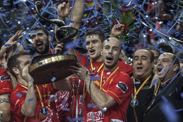 Spanien, Barcelona, Palau Sant Jordi, Finale, Spiel um Platz 1 , Spanien - Dänemark, die spanische Mannschaft ist Weltmeister, Victor Tomas Gonzalez, Albert Rocas Comas (ESP)