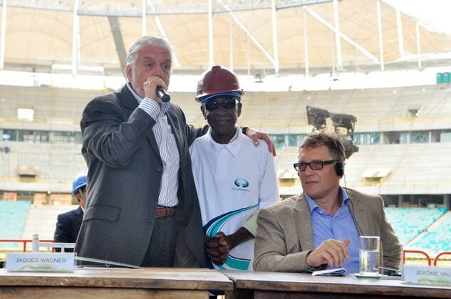 Jaques Wagner, Gouverneur (L) - FIFA Generalsekretär Jerome Valcke Besichtigung der Arena Fonte Nova in Salvador. Spielort der WM 2014 in Brasilien. Salvador BA, Brasil 29 01 2013. x(2113)xMauroxAkinxNassorx xFotoax  (14005)