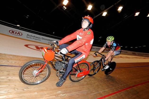 Schrittmacher GERD GESSLER (GER) mit Marcel KALZ (GER) - Techem Derny Europapokal - Revanche - Aktion - quer - Event: Berliner Sechstagerennen - Sixdays Berlin 2013 - Location: Velodrom Berlin - Deutschland - Europa - Datum: 29.01.2013
