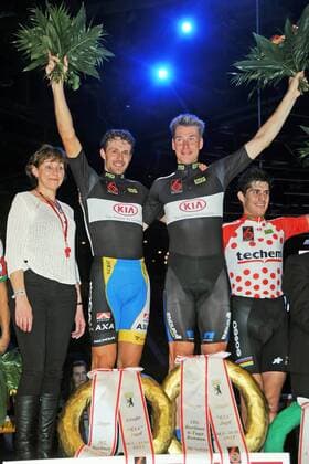 Roger KLUGE (GER) und Peter SCHEP (NED) gewinnen das 102. Berliner Sechstagerennen - Podium - Jubel - Freude - Emotionen - Aktion - hoch - Event: Berliner Sechstagerennen - Sixdays Berlin 2013 - Location: Velodrom Berlin - Deutschland - Europa - Datum: 29.01.2013