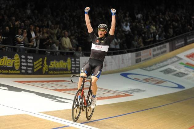 Roger KLUGE (GER) und Peter SCHEP (NED) gewinnen das 102. Berliner Sechstagerennen - entscheidende Überfahrt der Ziellinie - Jubel - Freude - Emotionen - Aktion - quer - Event: Berliner Sechstagerennen - Sixdays Berlin 2013 - Location: Velodrom Berlin - Deutschland - Europa - Datum: 29.01.2013