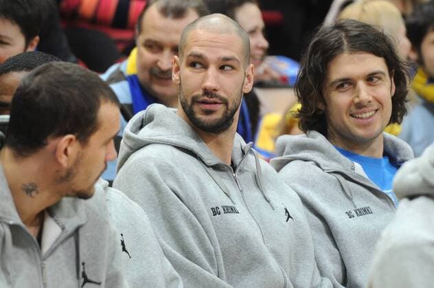 ITAR-TASS: MOSCOW REGION, RUSSIA. JANUARY 26, 2013. Players of BC Khimki James Augastine and Kresimir Loncar (L-R) seen during the meeting.  RE112906